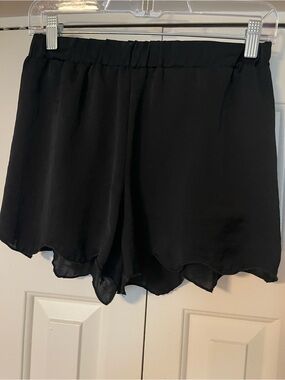 audrey Black High-Waist Scallop Hem Women's Shorts